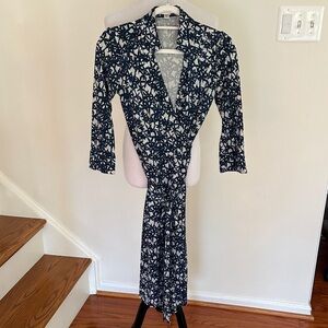 Diane Von Furstenberg Navy and White 3-4 Sleeve silk wrap dress